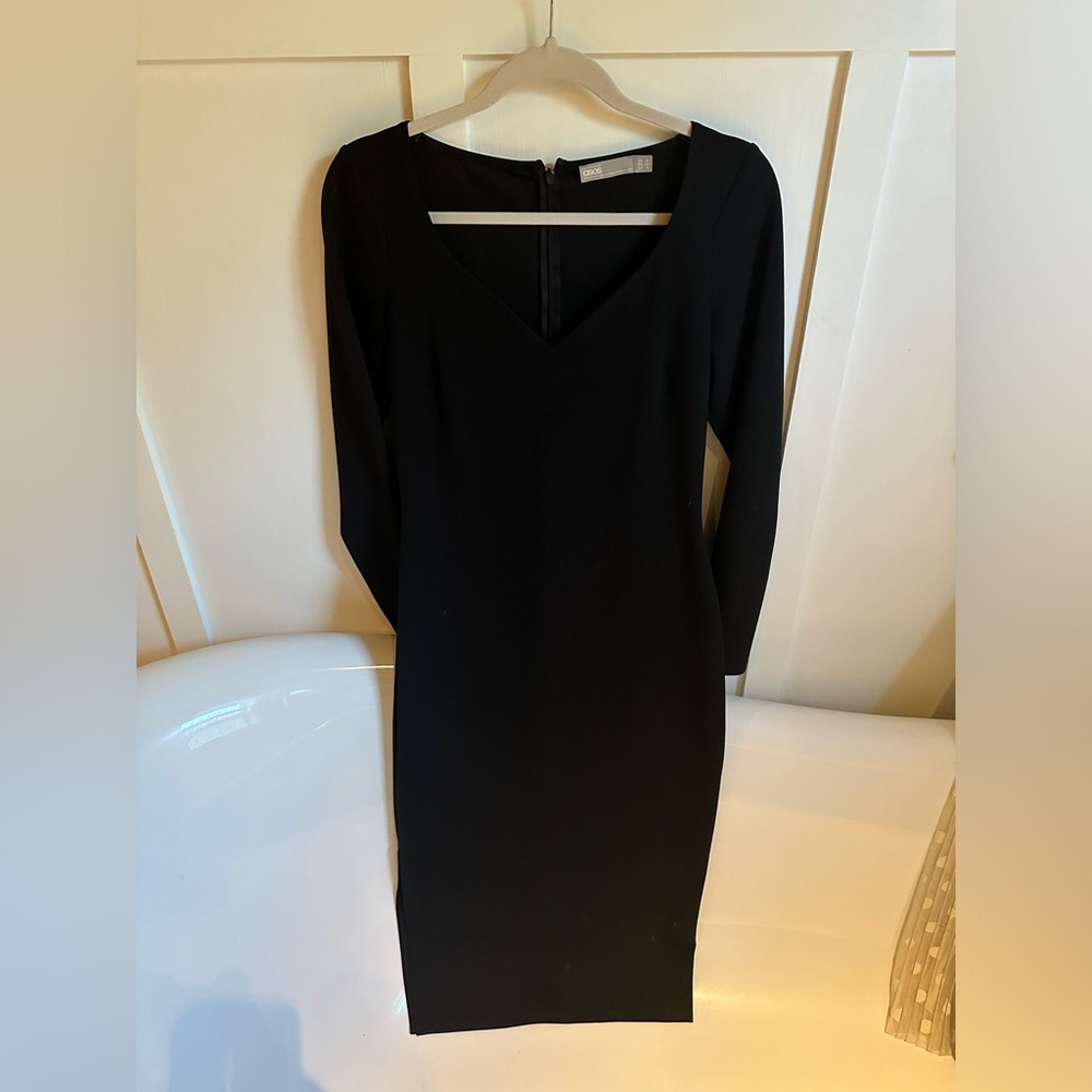 Pretty, elegant black asos midi with v neck and long sleeves